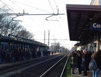 Carpi: selfie e video sui binari e sassi contro un treno, denunciato un 14enne
