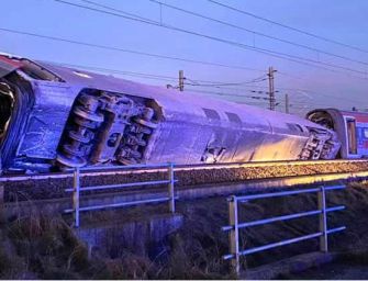 Alta Velocità. Deraglia a 290 all’ora Frecciarossa: morti 2 macchinisti, 31 passeggeri feriti