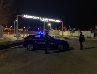 Dalla zona rossa in aeroporto per un viaggio di piacere: denunciati