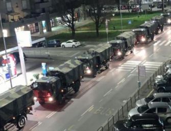 Impressionante colonna: esercito con le bare lascia Bergamo