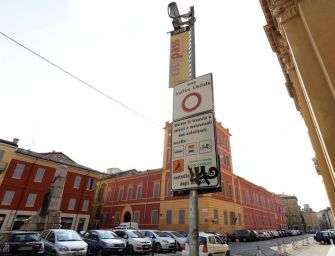 Stop ai 3 minuti per uscire dalla Ztl di Modena senza multa in caso di errore