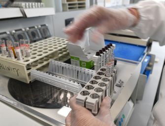 Bologna sperimenta il tampone “a bordo auto” per rilevare il Coronavirus