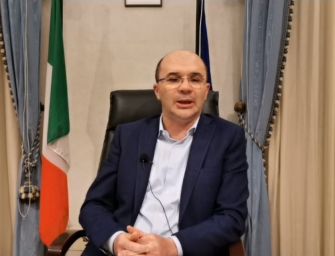 Nei tempi bui del Coronavirus, migliaia di ascolti per la diretta Fb del sindaco di Reggio