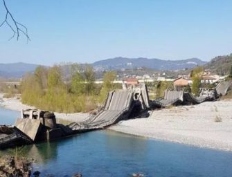 Crolla un ponte ad Aulla