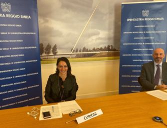 Reggio, 300 tablet per bimbi di elementari e medie per le lezioni on line