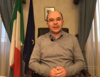 Il sindaco Vecchi: rinnovo con forza l’appello, state in casa