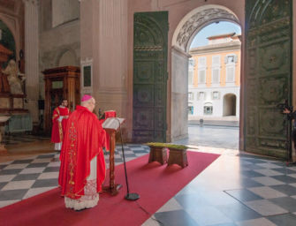 L’omelia di Pasqua di monsignor Camisasca: “La luce di questo giorno ci renda lieti e forti nella speranza”