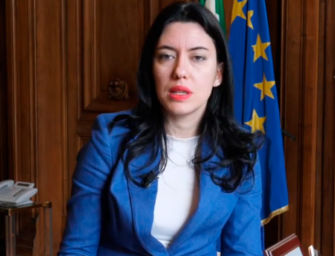 Metà a scuola e metà a casa. Ministra frena