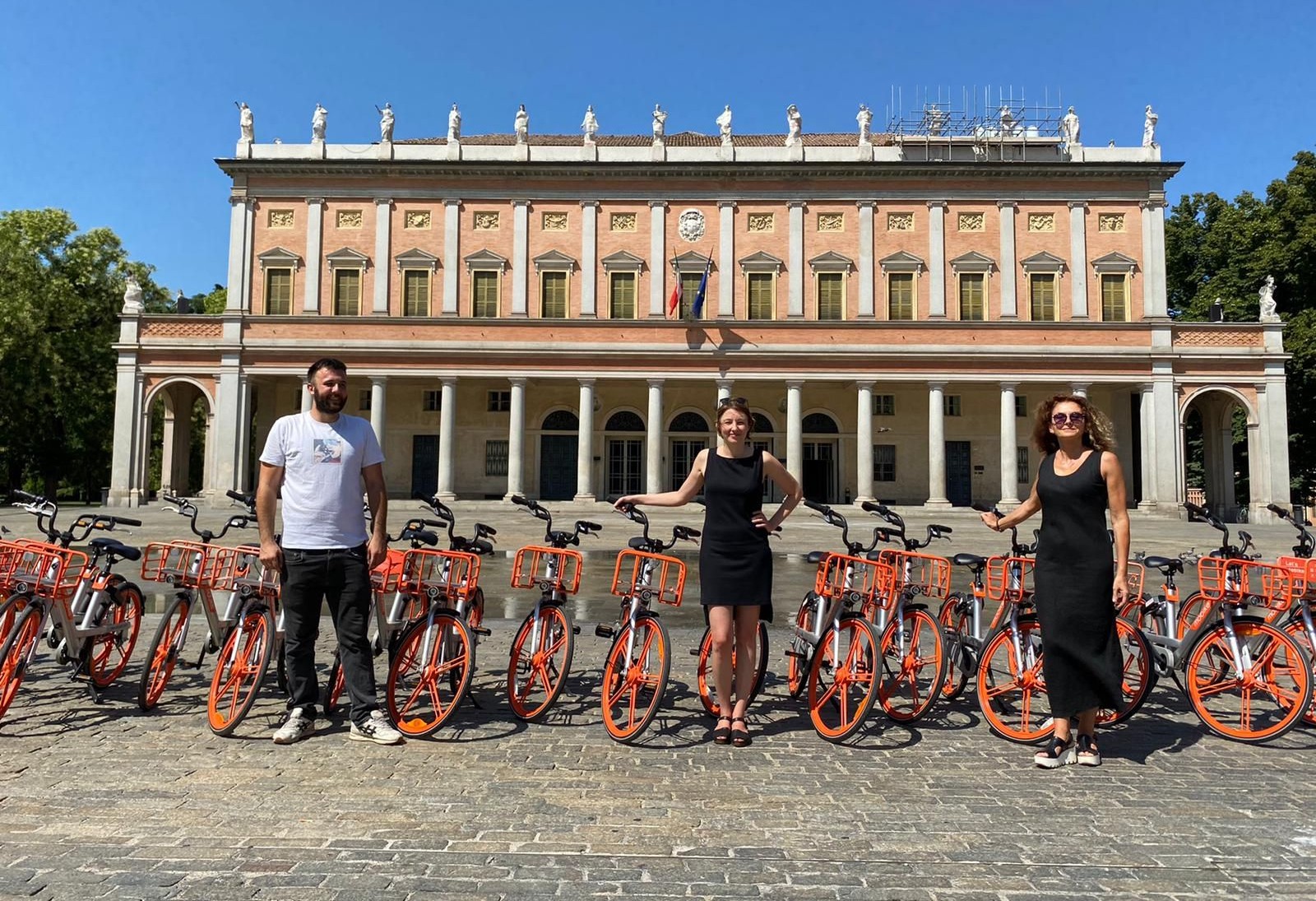 A Reggio altre 100 nuove Mobike “leggere”: in tre anni saliti a 22mila gli  iscritti al servizio | 24Emilia