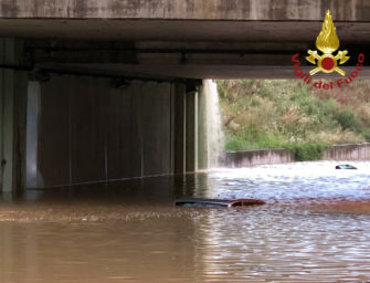 Modena, in due salvati da auto sommersa