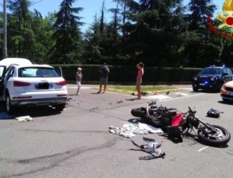 Albinea. Frontale tra auto e moto, grave un centauro