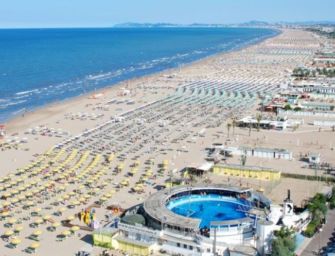 Mare, 418mln di presenze: al top Rimini
