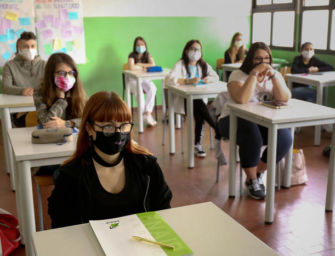 Scuola, incontro Regione-sindacati sulla riapertura: test sierologici, spazi adeguati e bus gratuiti per under 14