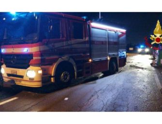 Maltempo. A Bologna strade allagate, alberi spezzati e 2 famiglie salvate dai vigili del fuoco