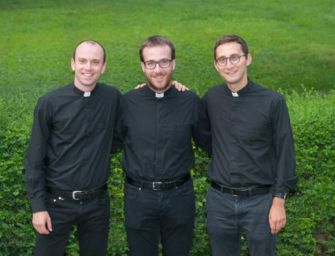 Reggio. In cattedrale il vescovo ordina 3 sacerdoti e 3 diaconi