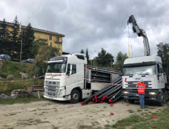 Cervarezza. Imprenditore di 62 anni muore schiacciato dai tubi