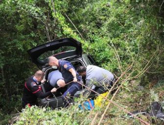 Collagna. Vola per 8 metri nel burrone con l’auto: tratto in salvo 76enne