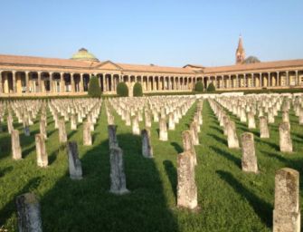 Cimitero militi, denuncia per danni alle lapidi