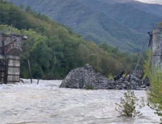 Crolla il ponte Lenzino sul Trebbia