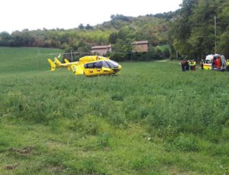 Marito e moglie in moto nella scarpata