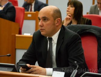 Calcinaccio piomba sull’auto in A1, portavoce FdI in Emilia all’ospedale