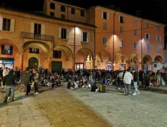 Bologna. Due ventenni senza mascherina offendono e aggrediscono i carabinieri: multati e denunciati