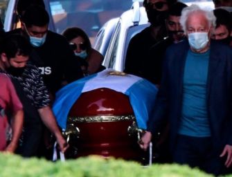 Diego sepolto a Bella Vista, Napoli rossa