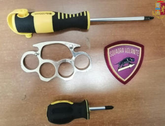 Bologna. Aggredirono e rapinarono un passante e un rider, arrestati due minorenni