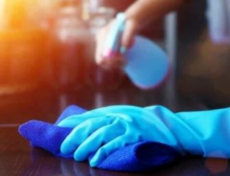 Gualtieri, 29enne donna delle pulizie ruba in banca: scoperta dall’impiegata