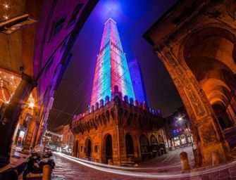 Torre Asinelli si colora, segnale di fiducia