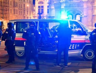 Attacco terroristico a Vienna: 6 sparatorie e salgono a quattro i morti, almeno 15 feriti