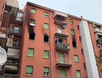 Incendio all’alba in un appartamento di via Fioravanti a Bologna, una vittima tra le fiamme