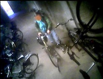 Reggio. Sorpreso per una seconda volta il ladro di bici del deposito del Comune