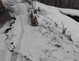 Neve e frane, chiusa strada al Ventasso