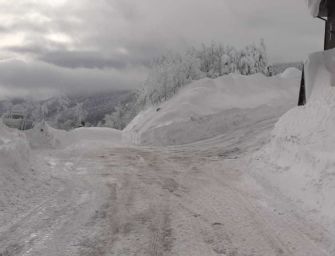 Troppa neve, chiuso il tratto toscano del Passo delle Radici