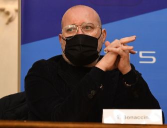 Covid, Bonaccini apre all’ipotesi del “passaporto vaccinale” per le riaperture