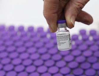 Vaccini, la Regione scrive a Speranza e Arcuri: “Pronti ad accelerare, ma servono garanzie sulle consegne”