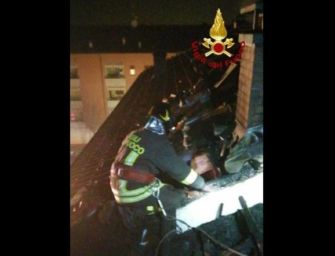 Rogo sul tetto di un fabbricato a Fogliano: due famiglie evacuate e due persone intossicate dal fumo