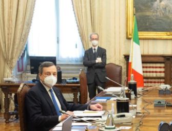 Draghi: vaccino a insegnanti e personale scolastico. Più test tra gli studenti. No alla flat tax