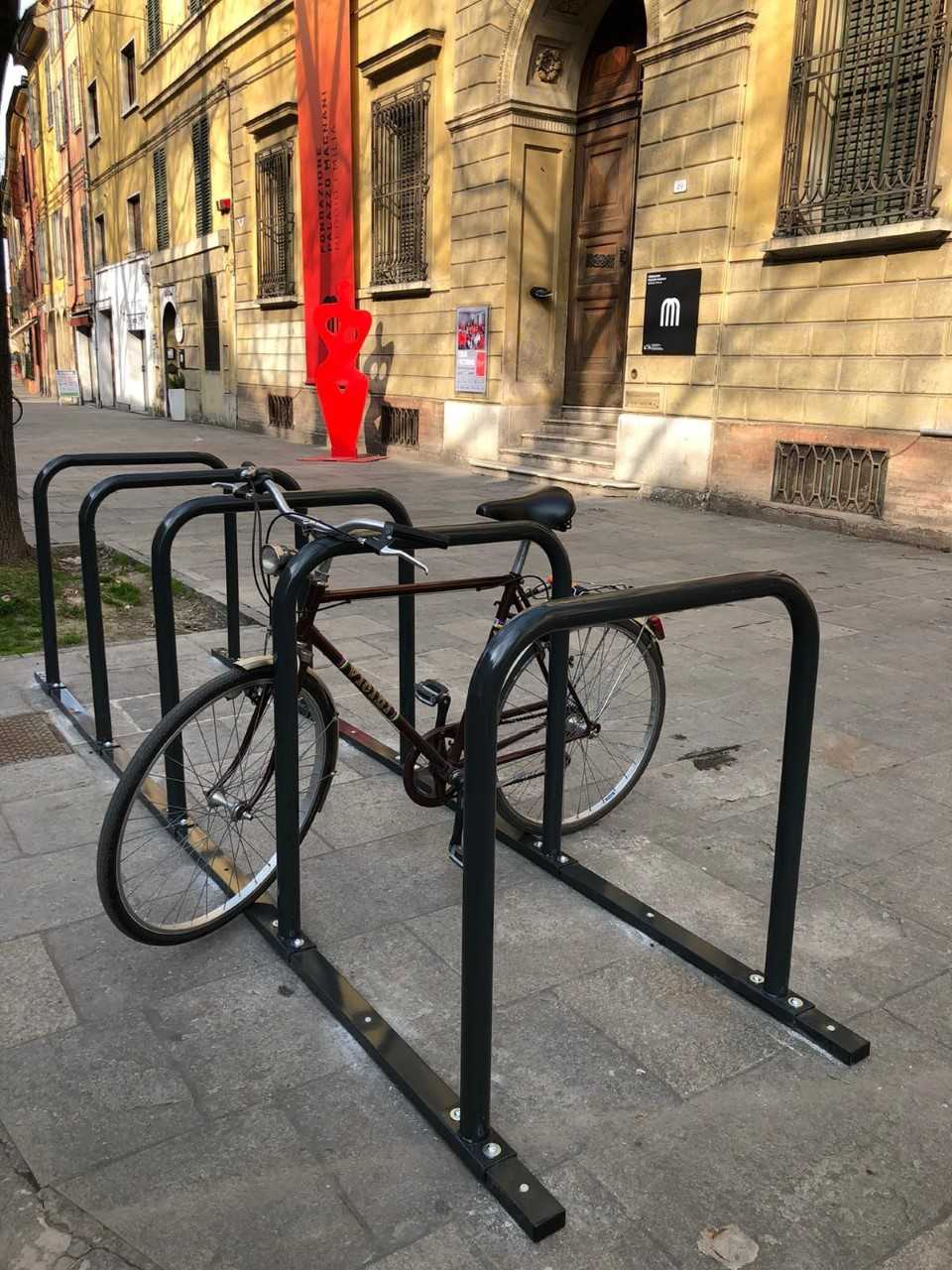 Reggio. Rastrelliere per biciclette in centro con formato antifurto:  investimento da 70mila euro