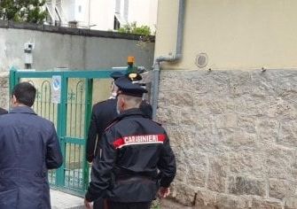 Padre ucciso, la moglie grave. Fermato il figlio