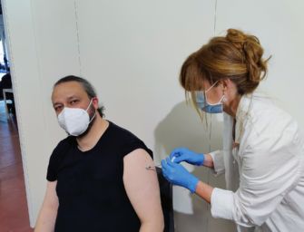 Sindaco Ferrara, polemica Fb su vaccinazione