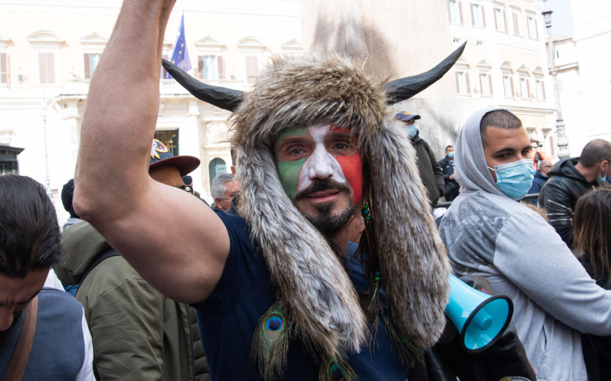 Lo sciamano di Scandiano protesta a Roma | 24Emilia