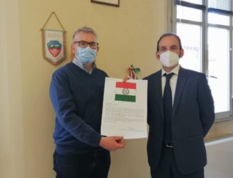 Il Comune di Reggio premia il ‘Fiore sospeso’