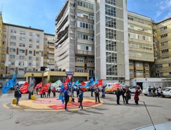 Sanità, contro taglio stipendi presidio Modena