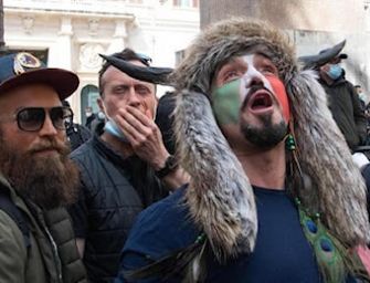 Lo sciamano di Scandiano non molla: io apro