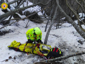 Monti Grossi, 22enne cade e sbatte la testa durante un’escursione sul Sentiero dei Rapaci