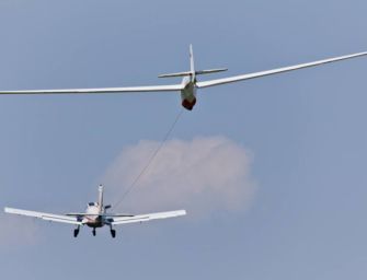 Aliante, sfida di acrobazie nel cielo di Reggio