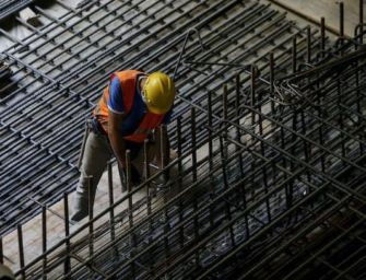 Incidente mortale sul lavoro a Croara: operaio di 51 anni schiacciato da un cancello in un cantiere
