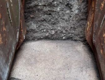 Reggio. Lavori in piazza San Prospero: riemergono resti di mosaici e tombe